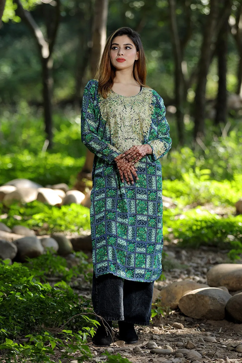 BEAUTIFUL GREEN-BLUE COLOUR Multi Shade Printed Georgette Kashmiri Tilla Work Designer Kurti  Suitable For All Occasion , Enhance The Beauty Of The Wearer.