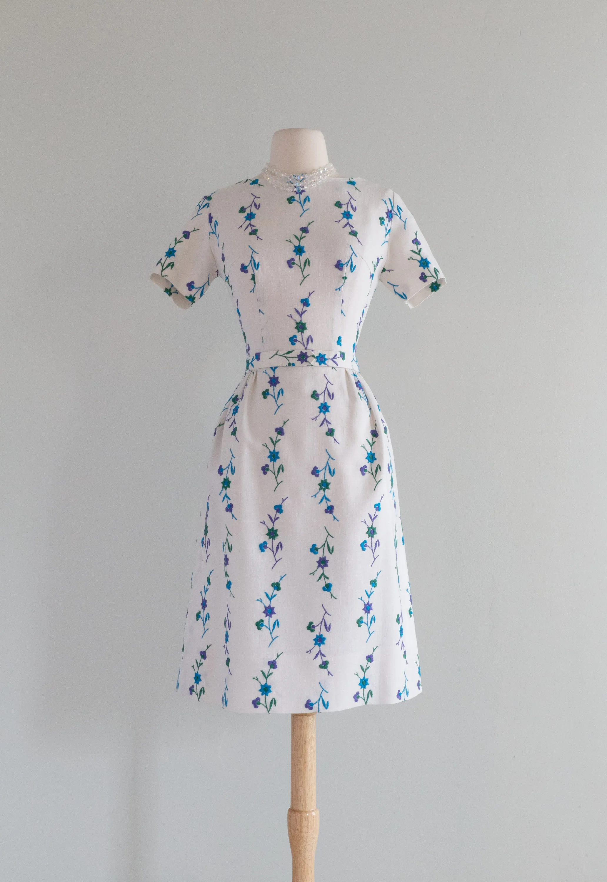 Darling 1960's Embroidered Linen Day Dress / SM