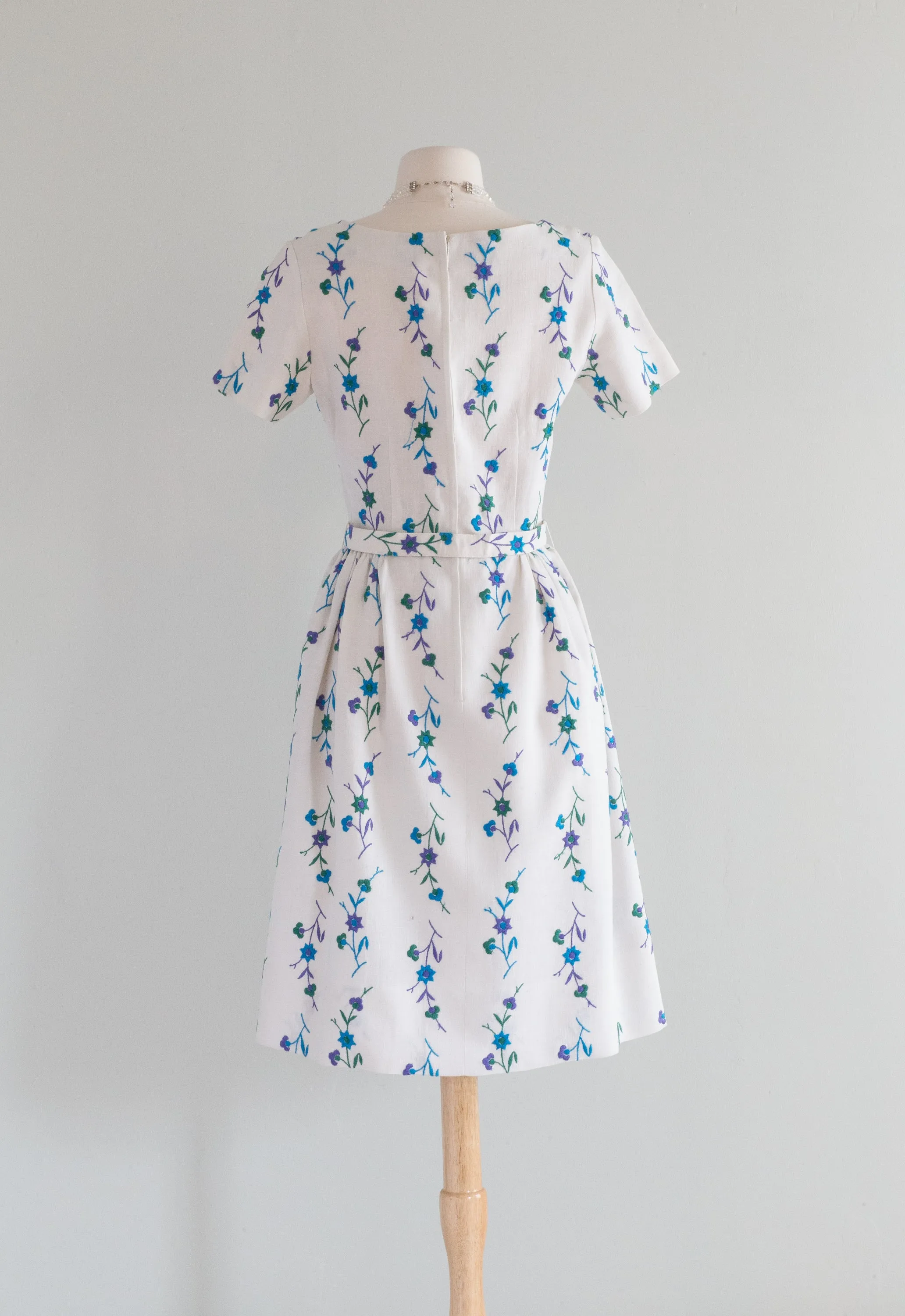 Darling 1960's Embroidered Linen Day Dress / SM