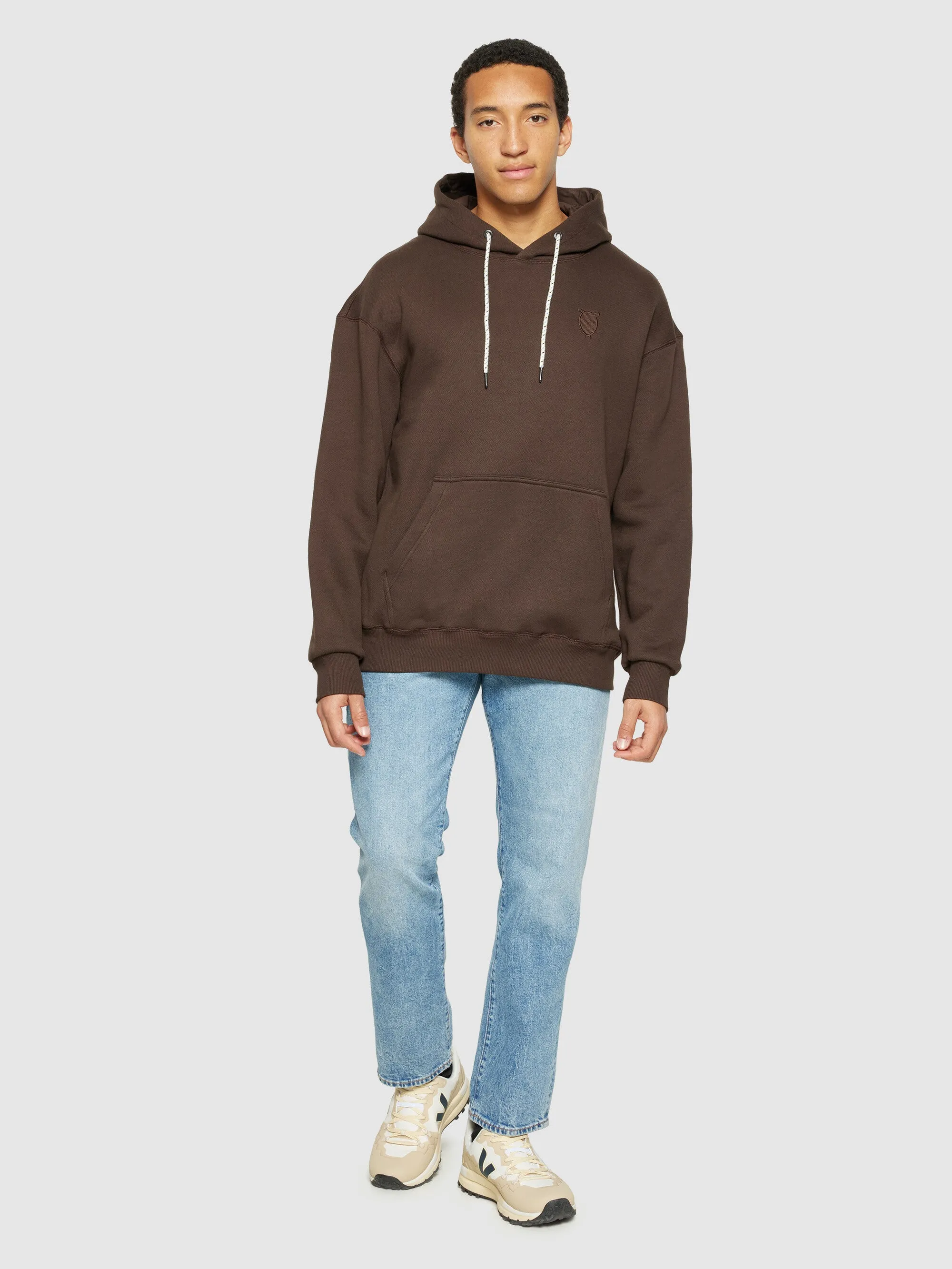 Loose fit hood kangaroo pocket sweat with embroidery at chest - Demitasse (brown)